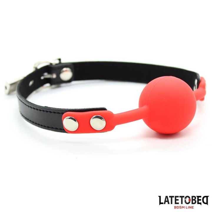 Knebel z kłódką Silicone Ball Gag Red – LATETOBED BDSM LINE