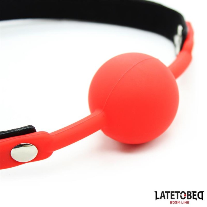 Knebel z kłódką Silicone Ball Gag Red – LATETOBED BDSM LINE